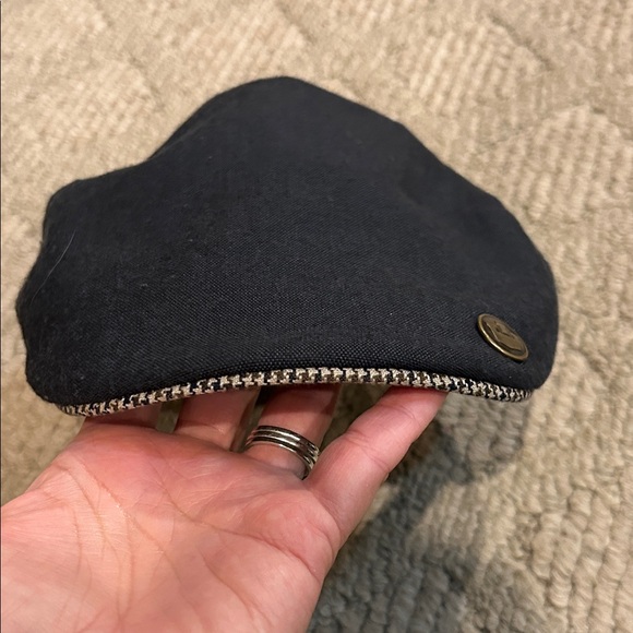 Goorin Bros Navy Newsboy Cap with Gold Button - Picture 3 of 9